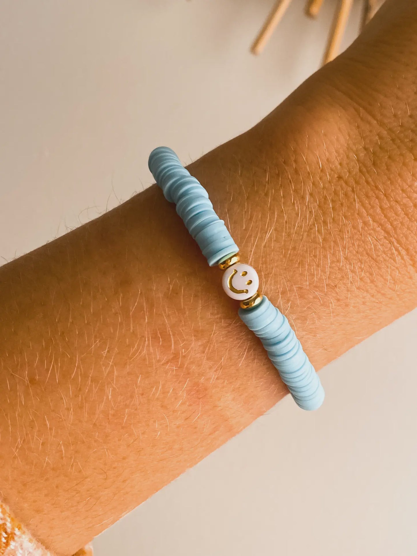 SMILEY FACE HEISHI BRACELET B