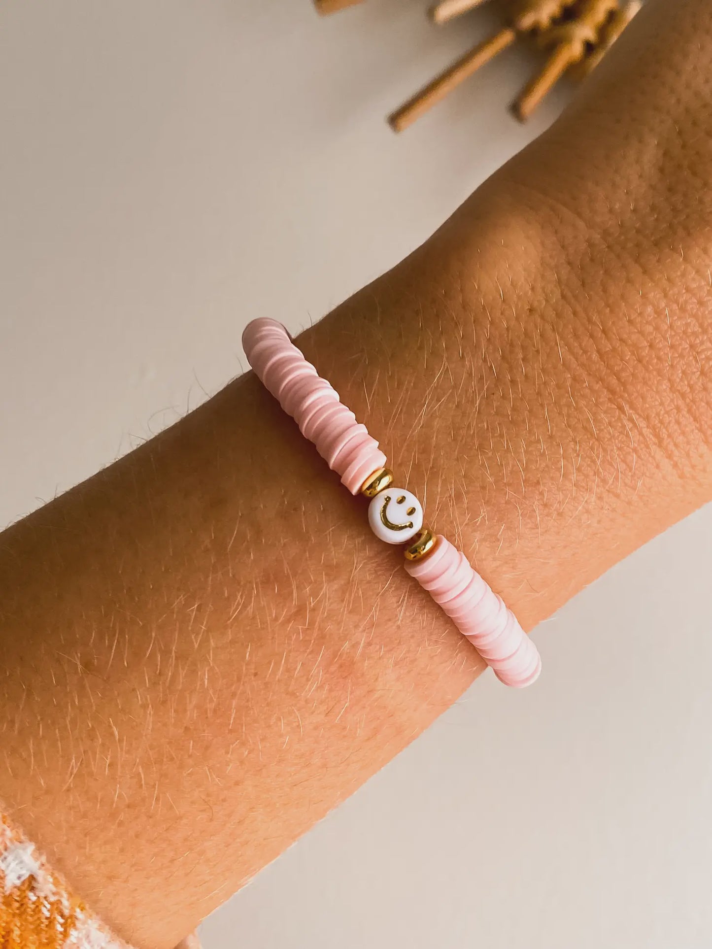 SMILEY FACE HEISHI BRACELET W