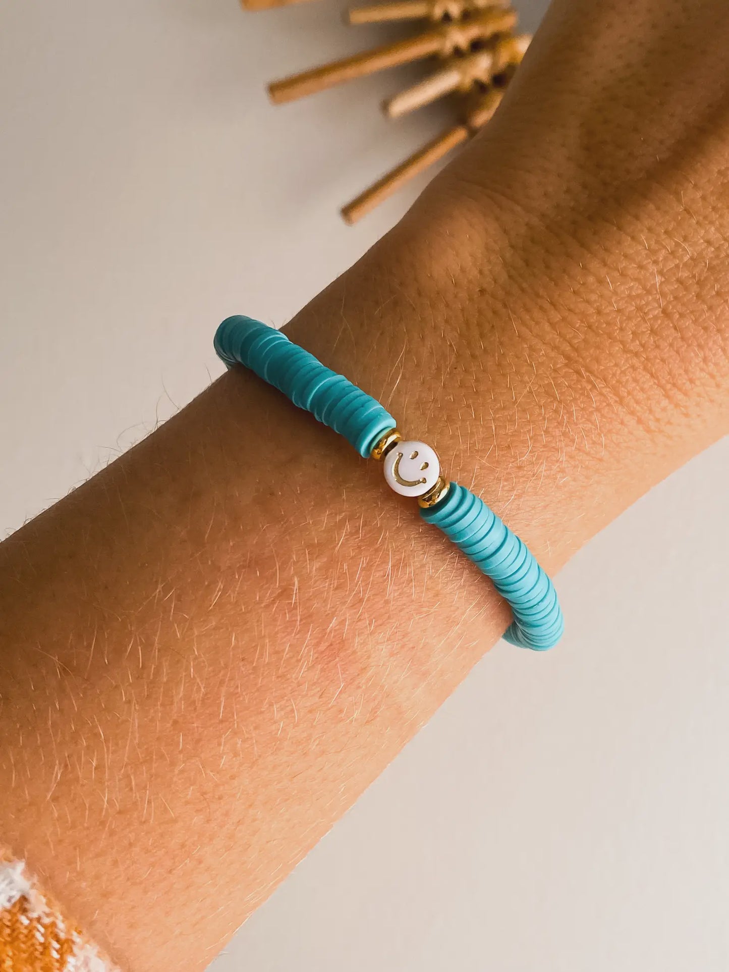 SMILEY FACE HEISHI BRACELET T